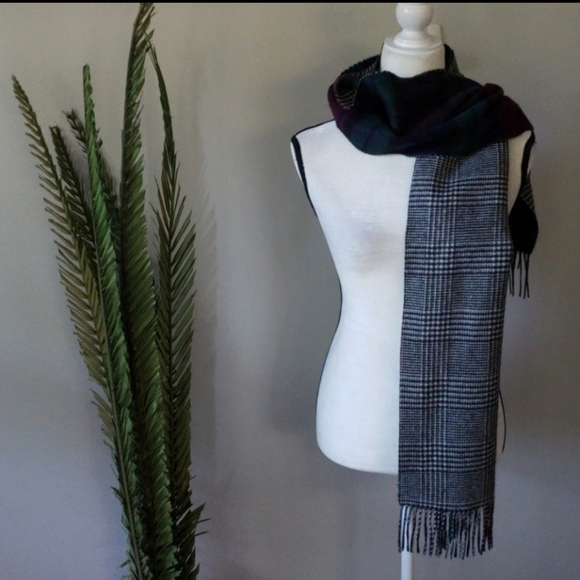 Aquascutum London unisex patterned scarf - Picture 2 of 3